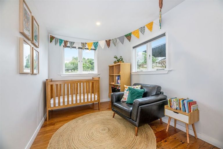 Photo of property in 5 Surat Place, Glen Eden, Auckland, 0602