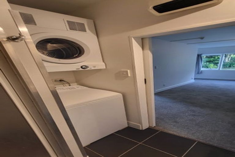 Photo of property in 2/8 Governor Road, Northland, Wellington, 6012