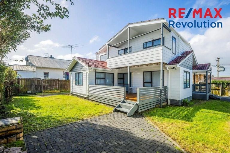 Photo of property in 4 Birdwood Avenue, Papatoetoe, Auckland, 2025