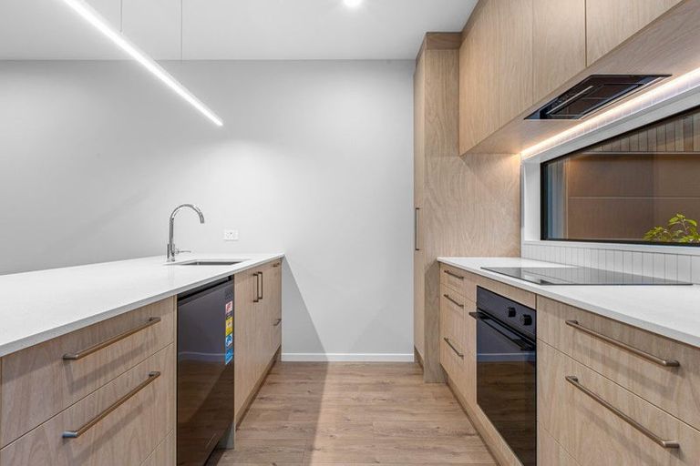 Photo of property in 2/76 Caledonian Road, St Albans, 8014