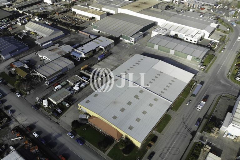 Photo of property in 37 Edmonton Road, Henderson, Auckland, 0612