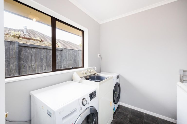 Photo of property in 77 Pacific Drive, Fitzherbert, Palmerston North, 4410