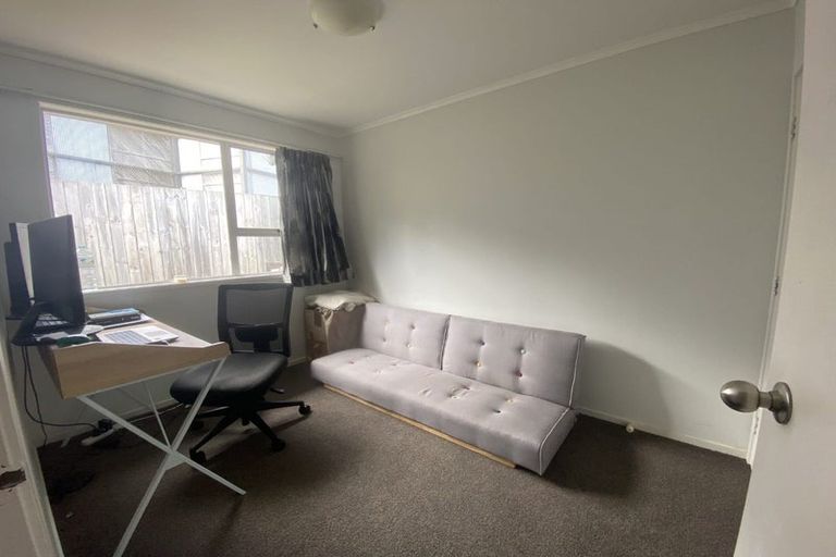 Photo of property in 34 Claverdon Drive, Massey, Auckland, 0614