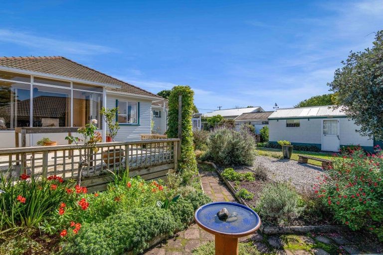 Photo of property in 125 Seaview Road, Westown, New Plymouth, 4310