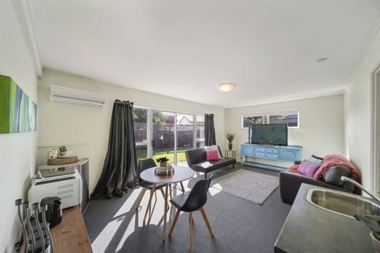Photo of property in 17 Tupaki Place, Pakuranga Heights, Auckland, 2010