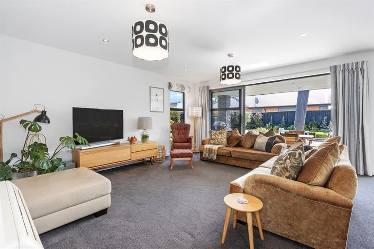 Photo of property in 14 Crown Close, Prebbleton, 7604