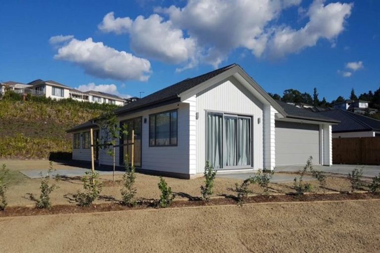 Photo of property in 117 Karepiro Drive, Stanmore Bay, Whangaparaoa, 0932
