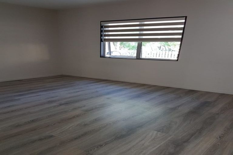 Photo of property in 76 Gallony Avenue, Massey, Auckland, 0614