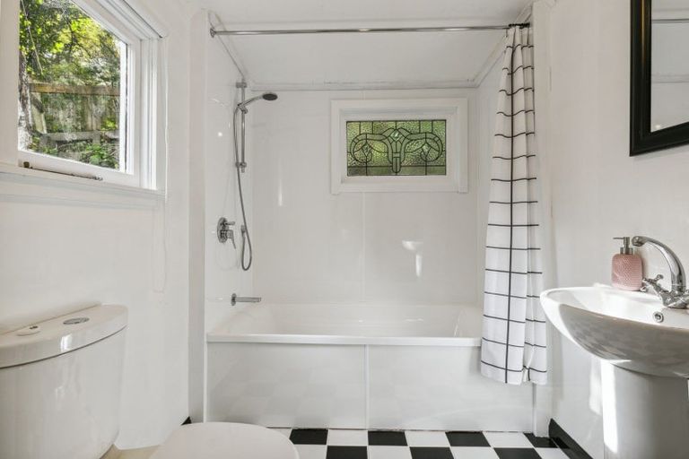 Photo of property in 27 Mornington Road, Brooklyn, Wellington, 6021