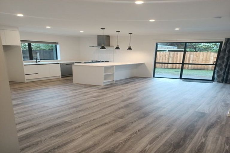 Photo of property in 14u4 Steele Road, Forest Lake, Hamilton, 3200