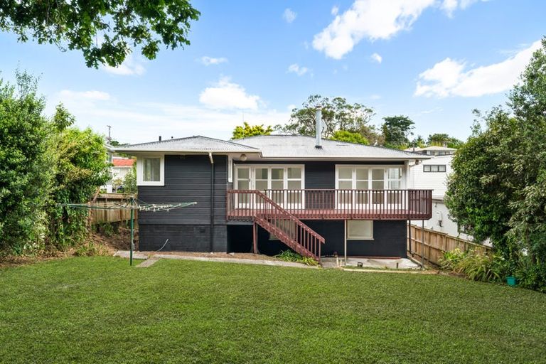 Photo of property in 13 Bond Crescent, Forrest Hill, Auckland, 0620