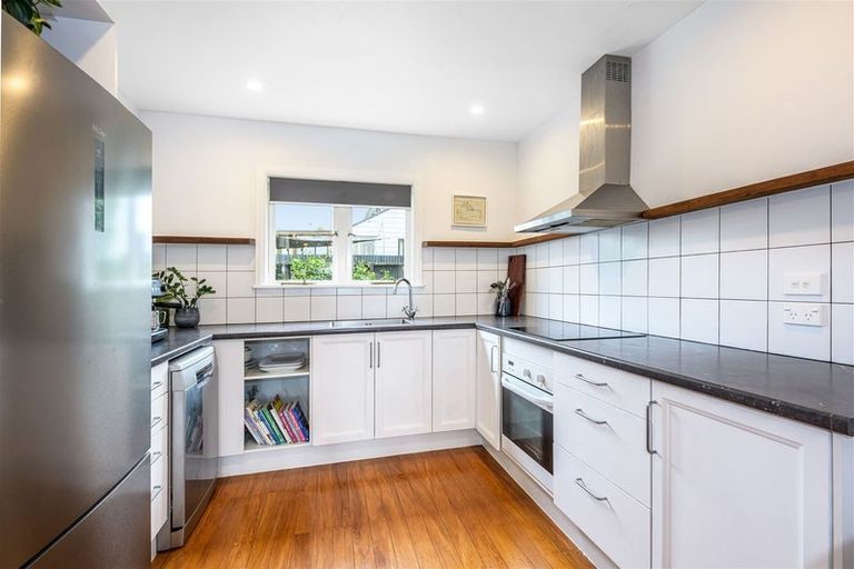 Photo of property in 5 Surat Place, Glen Eden, Auckland, 0602