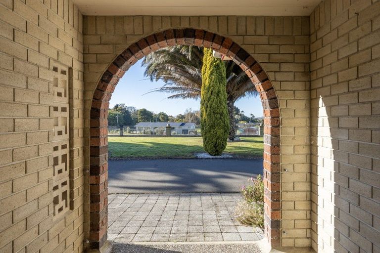 Photo of property in 208 Adelaide Road, Dannevirke, 4930