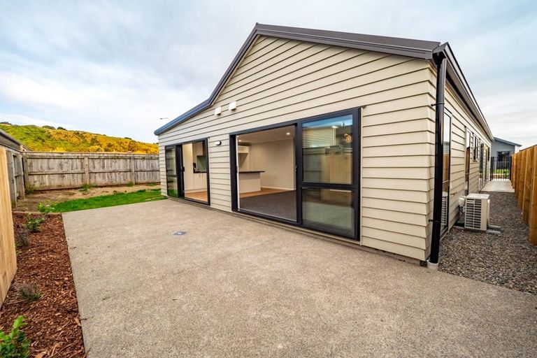 Photo of property in 8 Koru Loop, Paraparaumu, 5032
