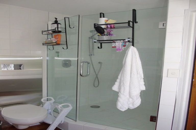 Photo of property in 13 Fortification Road, Karaka Bays, Wellington, 6022