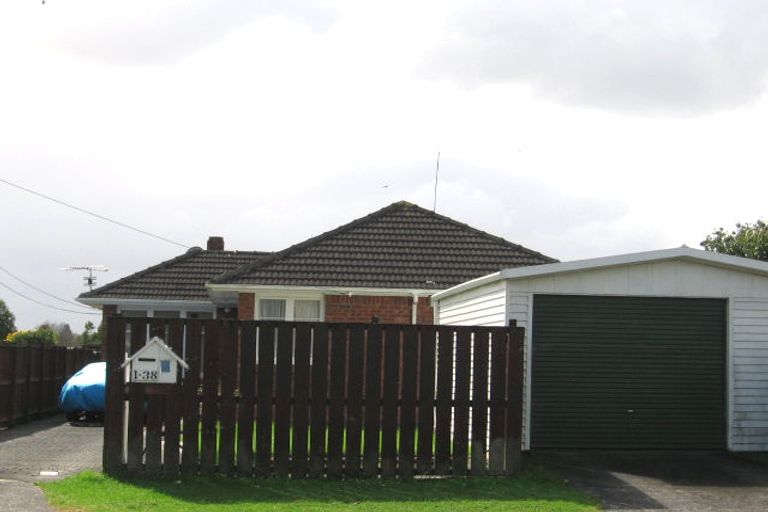 Photo of property in 2/38 Edwards Avenue, Henderson, Auckland, 0610