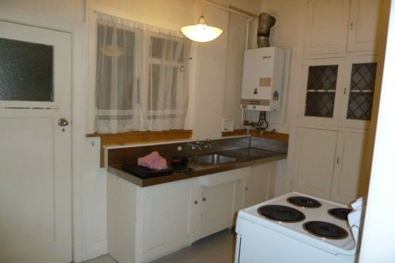 Photo of property in Elms Court Flats, 4/367 The Terrace, Te Aro, Wellington, 6011