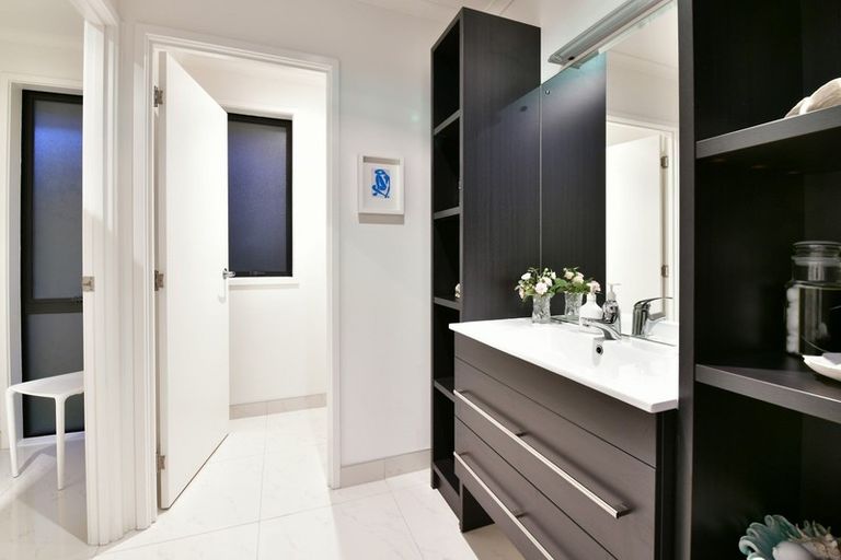 Photo of property in 32 Grovenor Drive, Orewa, 0931