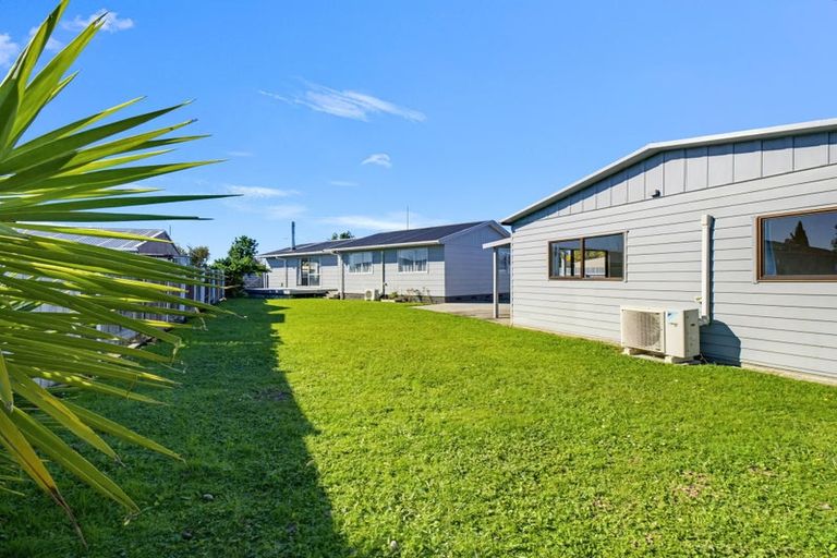Photo of property in 26 Cumberland Place, Kelvin Grove, Palmerston North, 4414