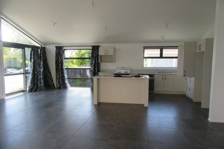 Photo of property in 77 Peverel Street, Riccarton, Christchurch, 8041