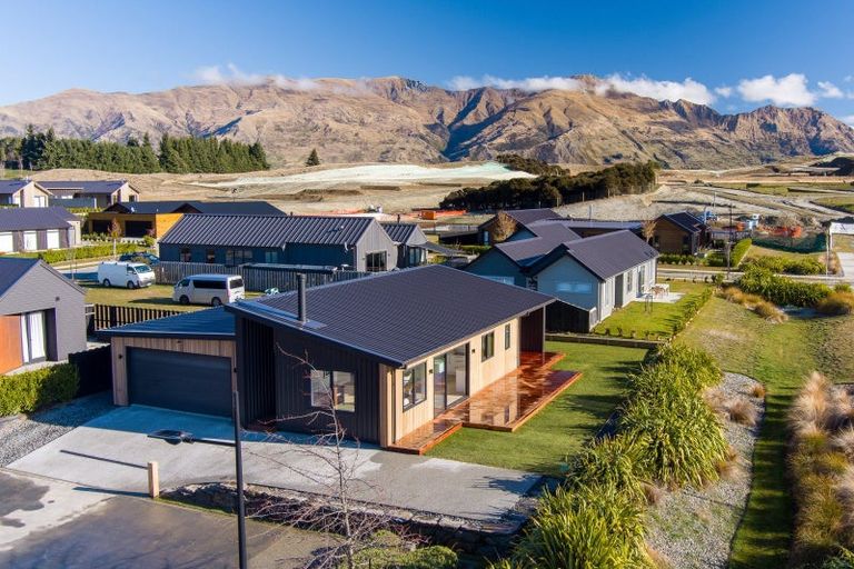 Photo of property in 3 Mount Prospect Lane, Wanaka, 9305
