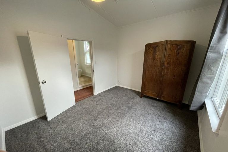 Photo of property in 98 Rolleston Street, Mount Cook, Wellington, 6021