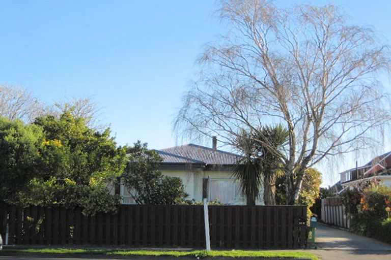 Photo of property in 211 Main Road North, Redwood, Christchurch, 8051