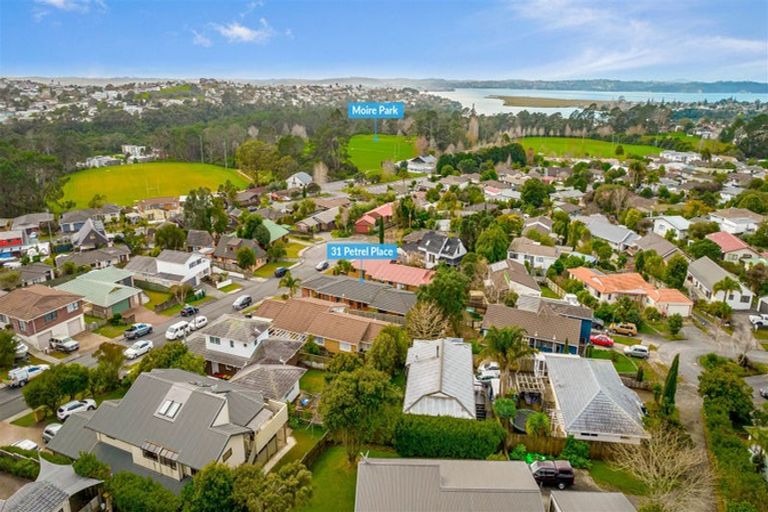 Photo of property in 31 Petrel Place, Massey, Auckland, 0614