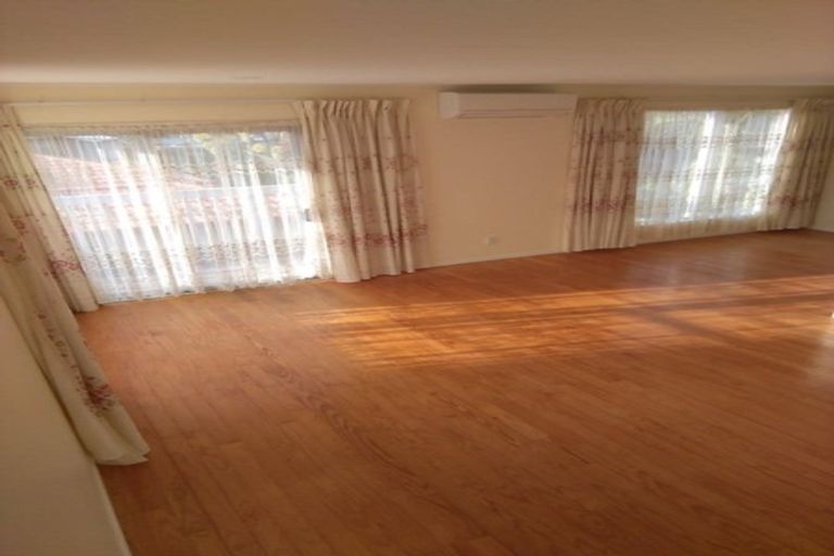 Photo of property in 1/41 Ellice Road, Totara Vale, Auckland, 0629