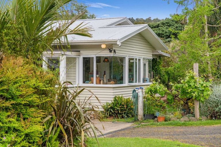 Photo of property in 124 Opouteke Road, Kaihu, 0379
