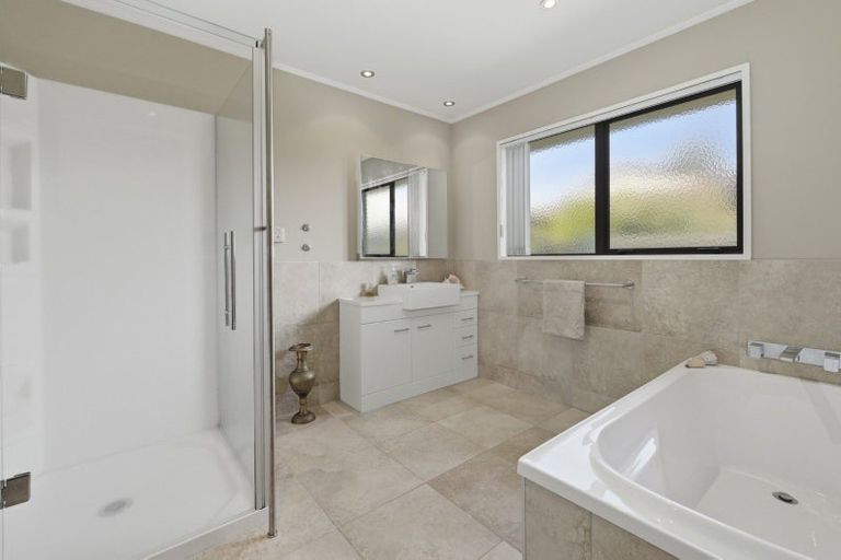 Photo of property in 35 Clivedene Street, Matua, Tauranga, 3110
