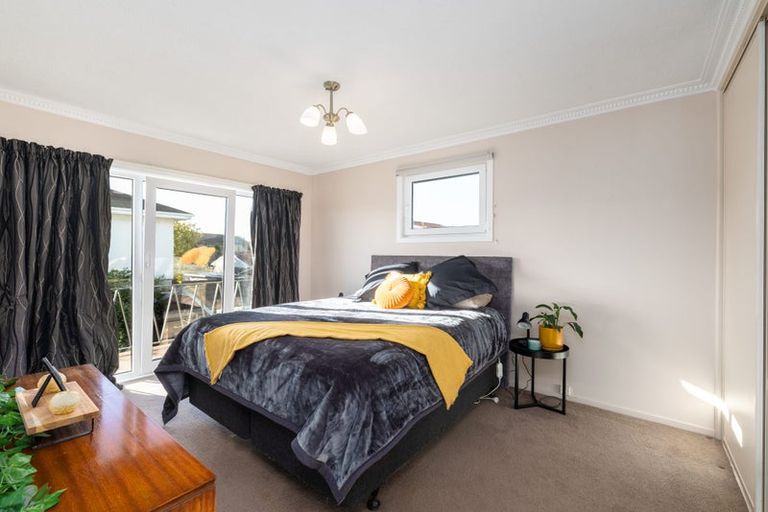 Photo of property in 18 Delaware Crescent, Russley, Christchurch, 8042