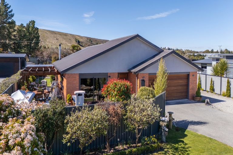 Photo of property in 23 Albert Drive, Clyde, 9330