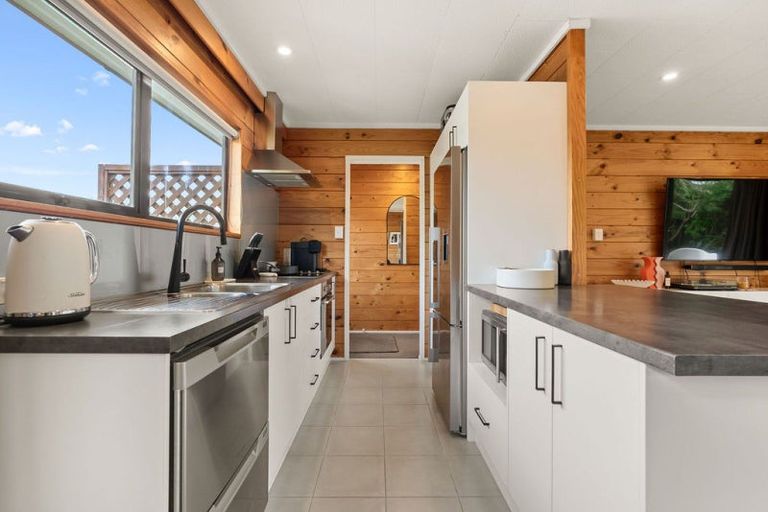 Photo of property in 115 Mark Avenue, Grenada Village, Wellington, 6037