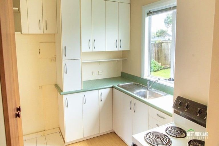 Photo of property in 1 Imperial Place, Henderson, Auckland, 0612