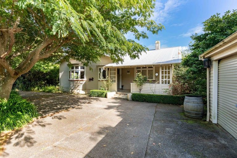 Photo of property in 6 Ross Street, Marton, 4710