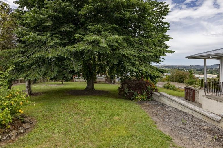 Photo of property in 12 Domain Road, Waipawa, 4210