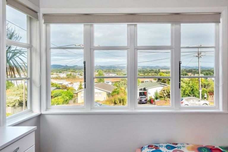 Photo of property in 19 Porter Crescent, Helensville, 0800