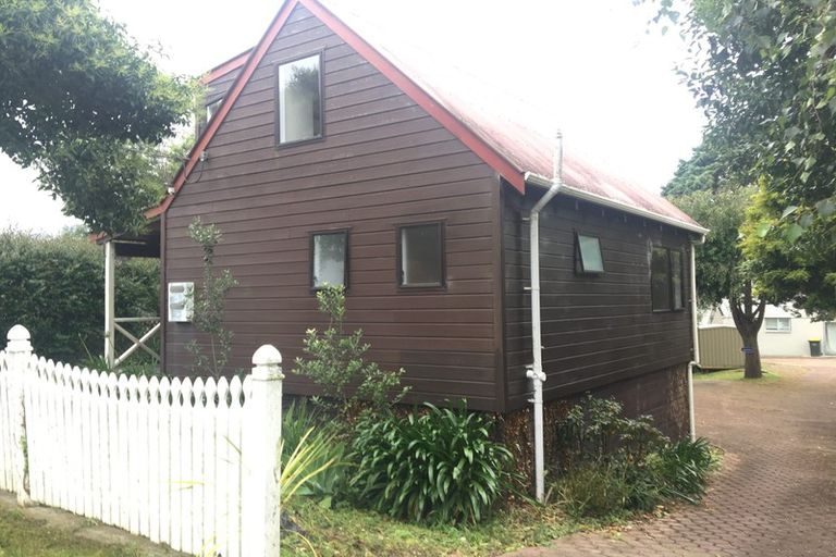 Photo of property in 1/11 Taipari Road, Te Atatu Peninsula, Auckland, 0610