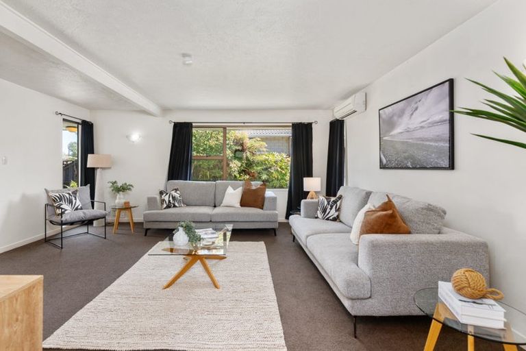 Photo of property in 2/117a Prestons Road, Redwood, Christchurch, 8051