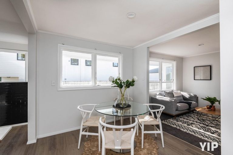 Photo of property in 43 Horokiwi Road West, Newlands, Wellington, 6037