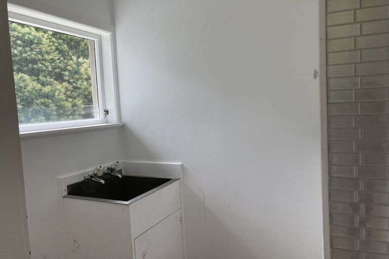 Photo of property in 41 Royal View Road, Te Atatu South, Auckland, 0610