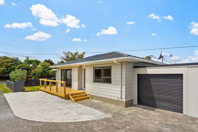 Photo of property in 9 Rewarewa Road, Te Atatu Peninsula, Auckland, 0610