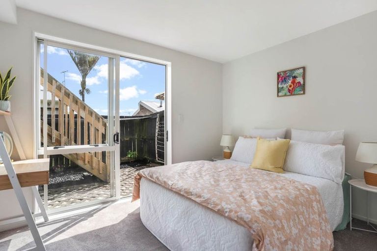 Photo of property in 8/6 Islington Avenue, New Lynn, Auckland, 0600