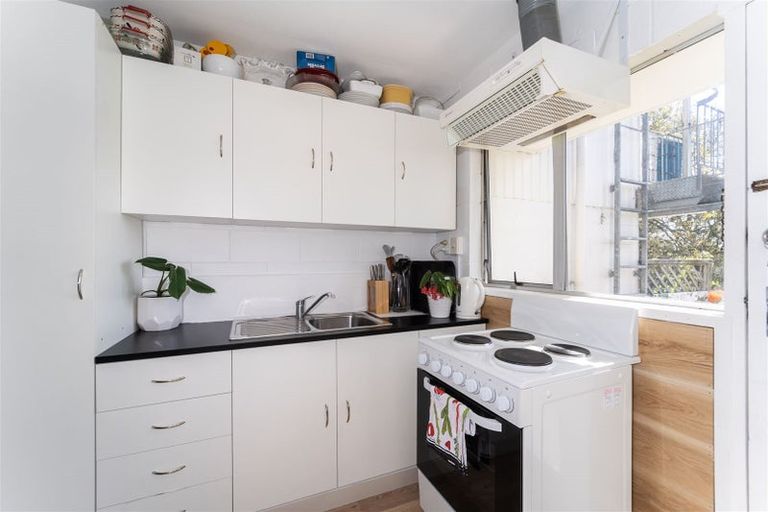 Photo of property in 5/38 Edmonton Road, Henderson, Auckland, 0612