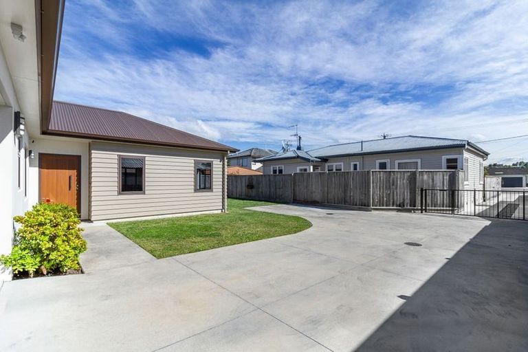 Photo of property in 61a Avondale Road, Taradale, Napier, 4112