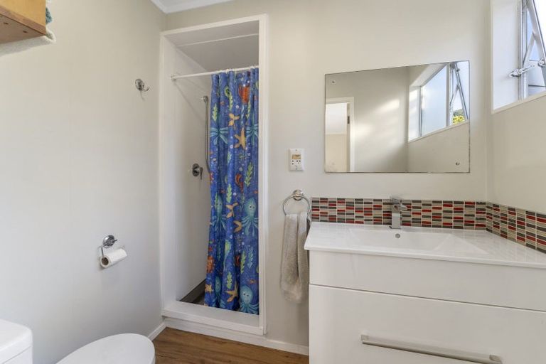 Photo of property in 8 Kaitawa Crescent, Paraparaumu, 5032