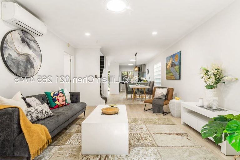 Photo of property in 27 Verdale Circle, Glen Eden, Auckland, 0602