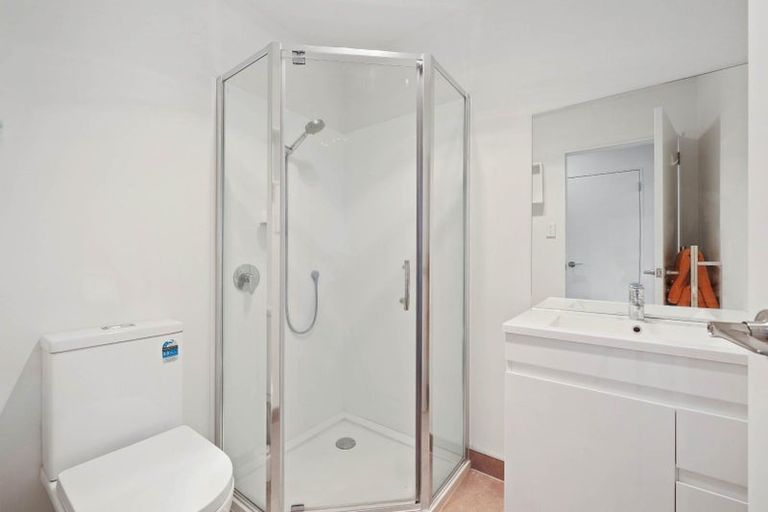 Photo of property in 3/6 South Pacific Place, Henderson, Auckland, 0612