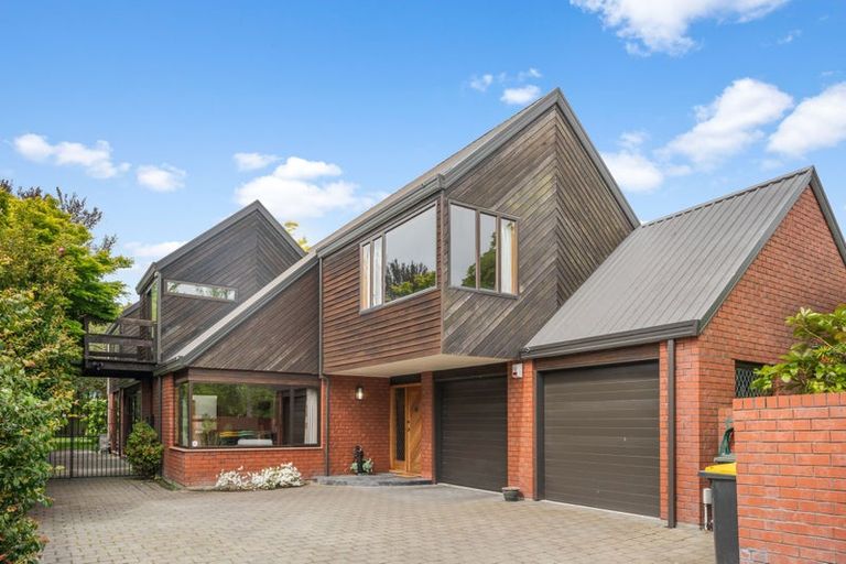 Photo of property in 16 Felstead Place, Avonhead, Christchurch, 8042